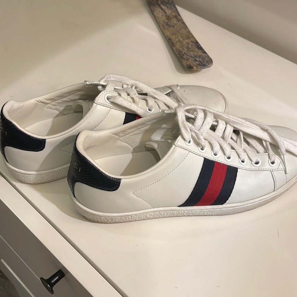 Barely worn Gucci shoes